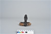 木雕人像石質臂環藏品圖，第14張